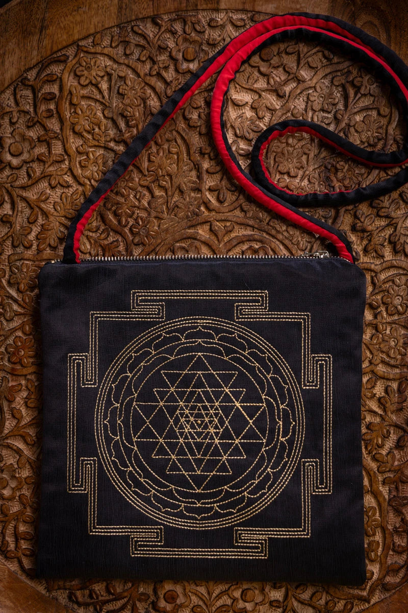 APPAREL / Bags