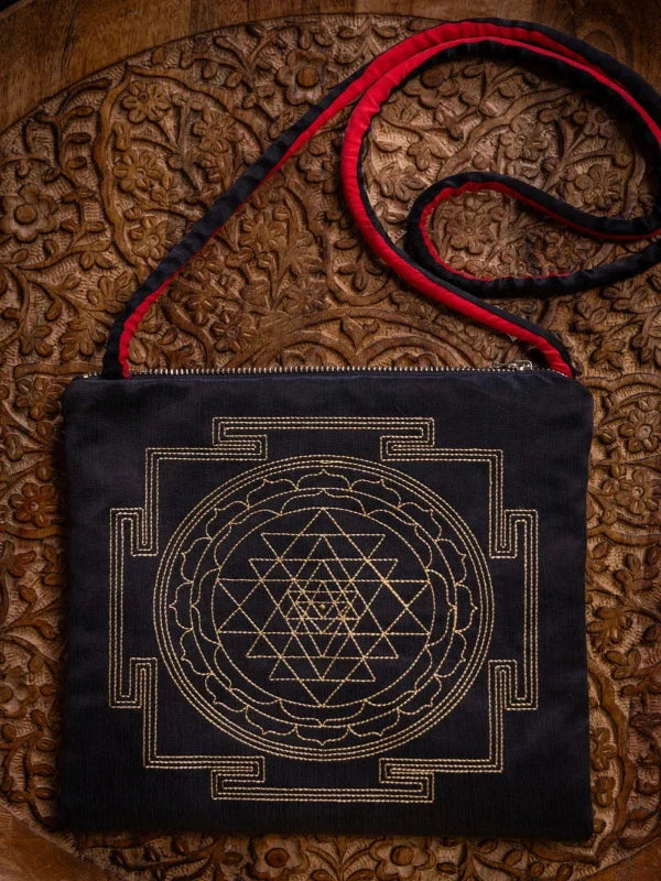 APPAREL / Bags