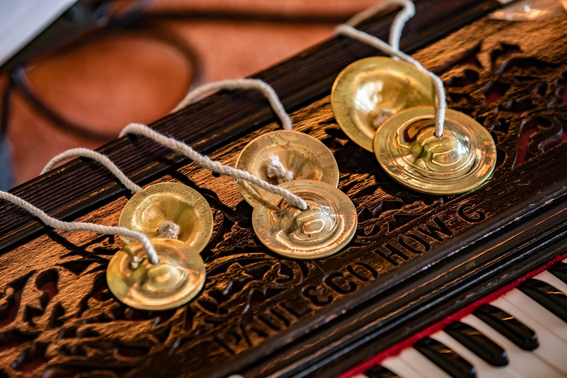 MUSIC / Instruments