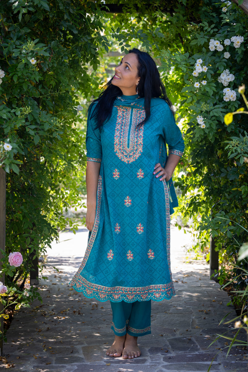 Kurti Anarkali ricamato con pantaloni e dupatta - verde
