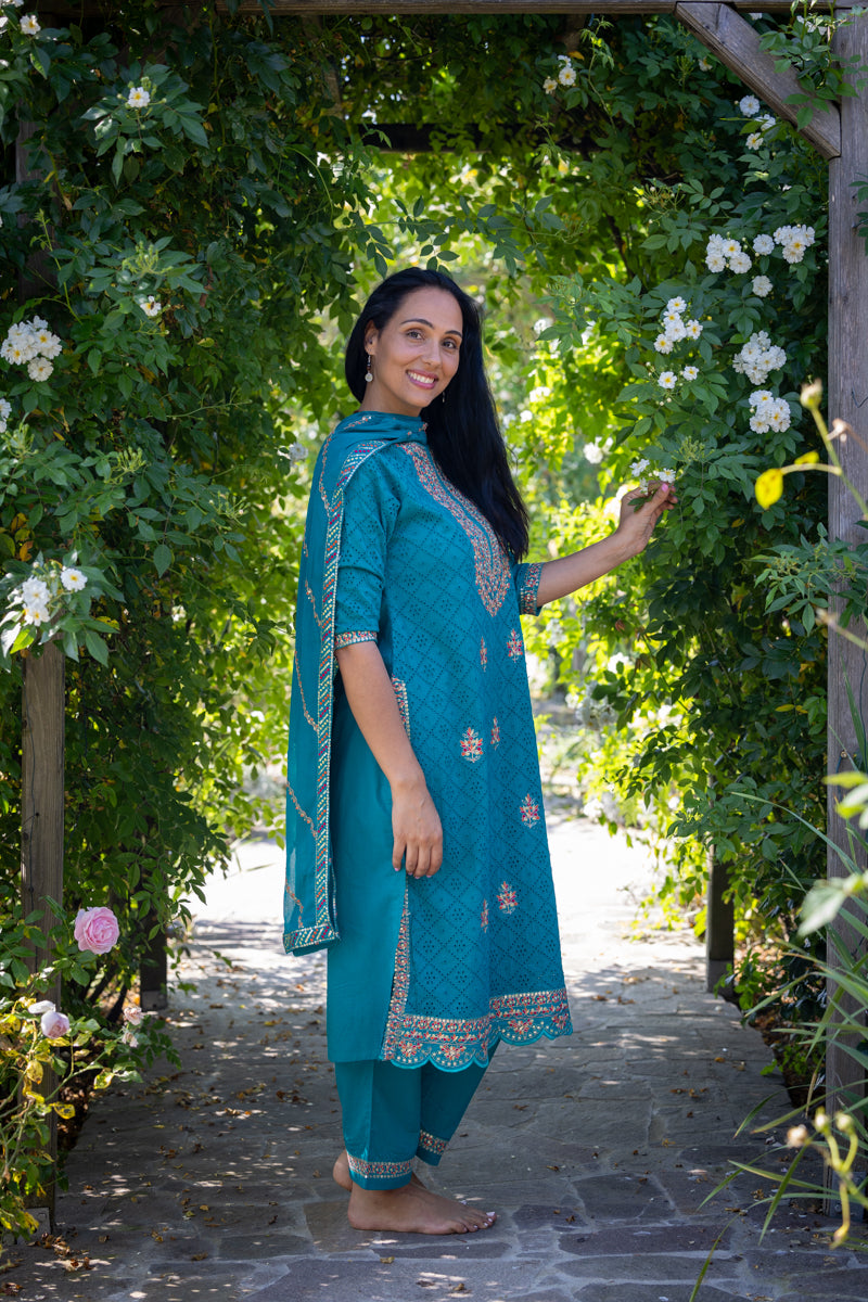 Kurti Anarkali ricamato con pantaloni e dupatta - verde