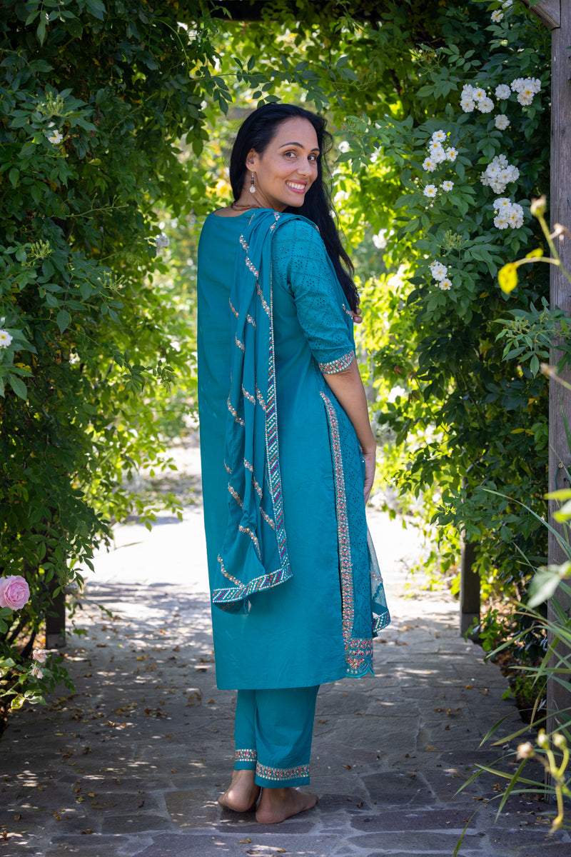 Kurti Anarkali ricamato con pantaloni e dupatta - verde