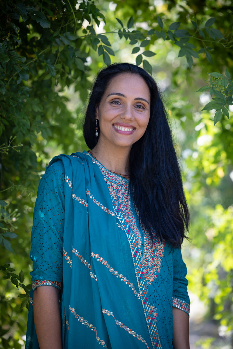 Kurti Anarkali ricamato con pantaloni e dupatta - verde