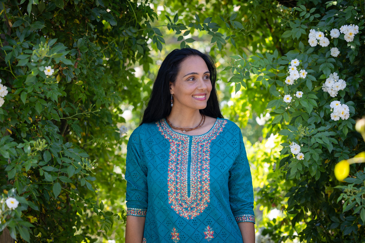 Kurti Anarkali ricamato con pantaloni e dupatta - verde
