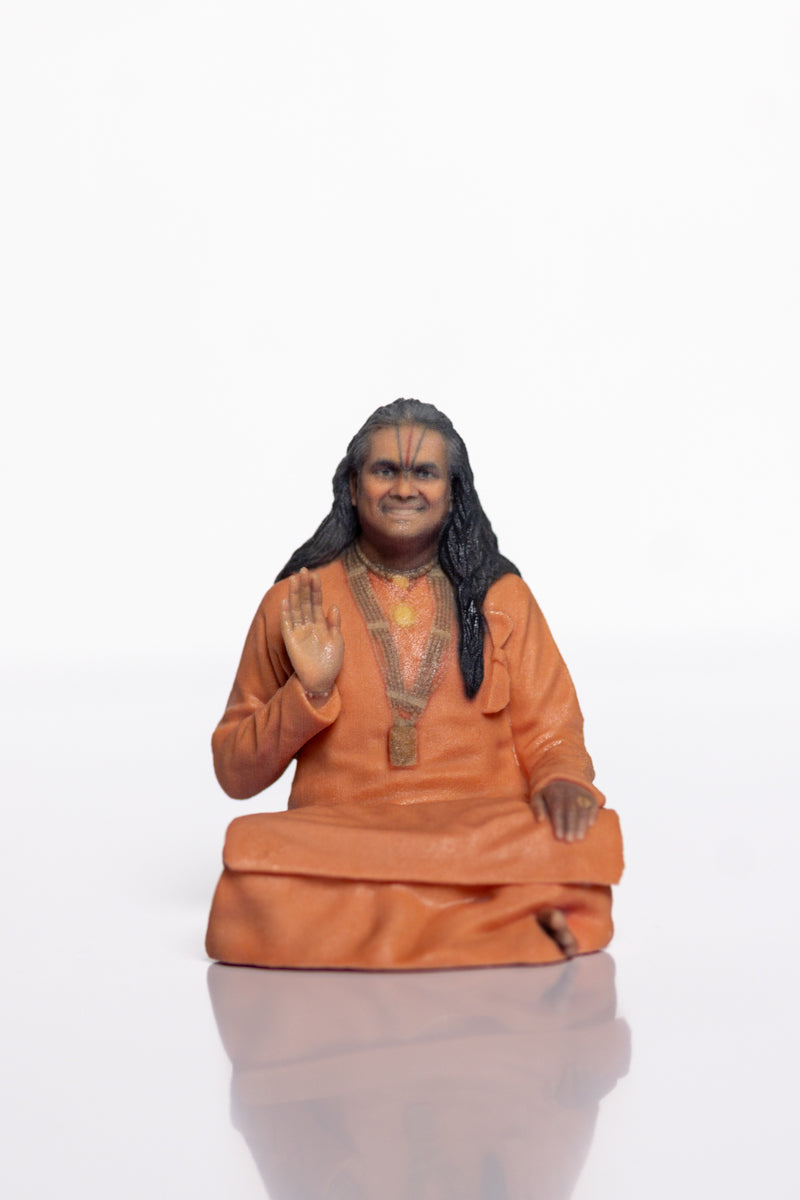 Murti 3D di Paramahamsa Vishwananda: seduto - 4 pollici