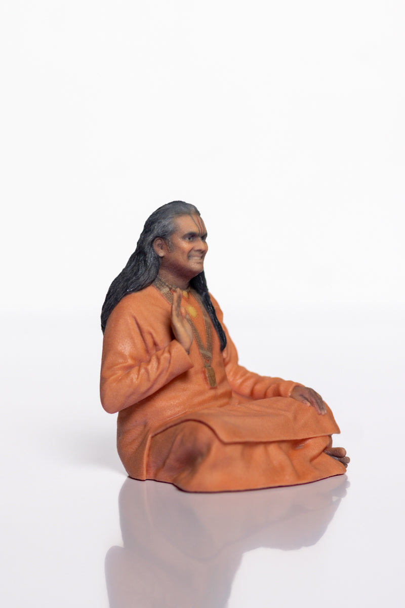 Murti 3D di Paramahamsa Vishwananda: seduto - 4 pollici