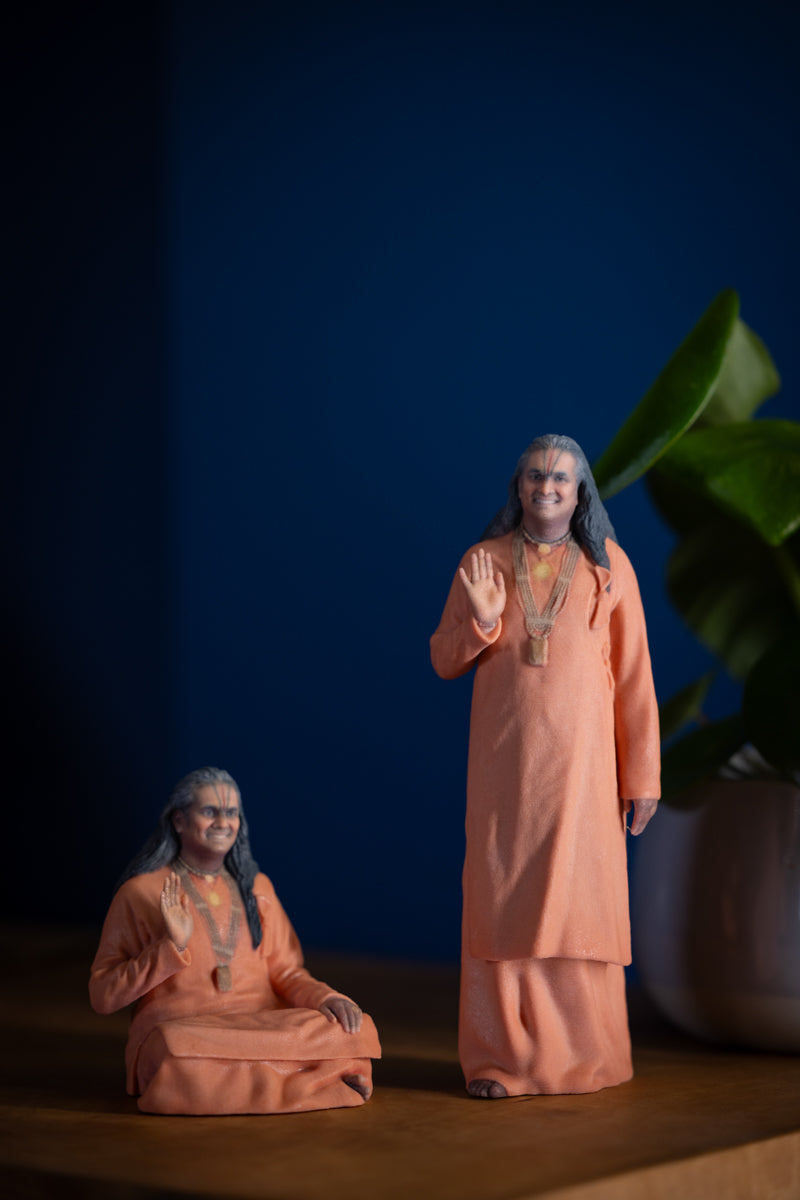 Murti 3D di Paramahamsa Vishwananda: seduto - 4 pollici
