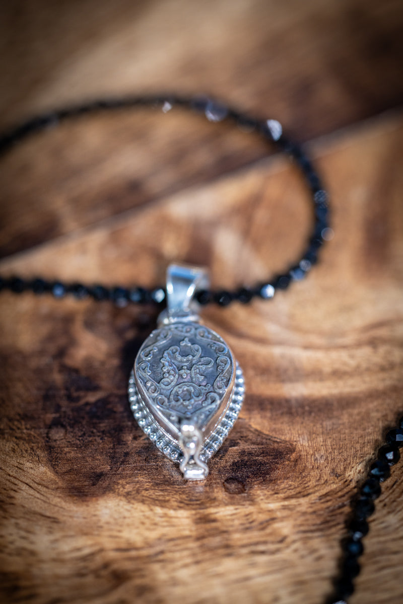 PENDANT LOCKET: Black Jade