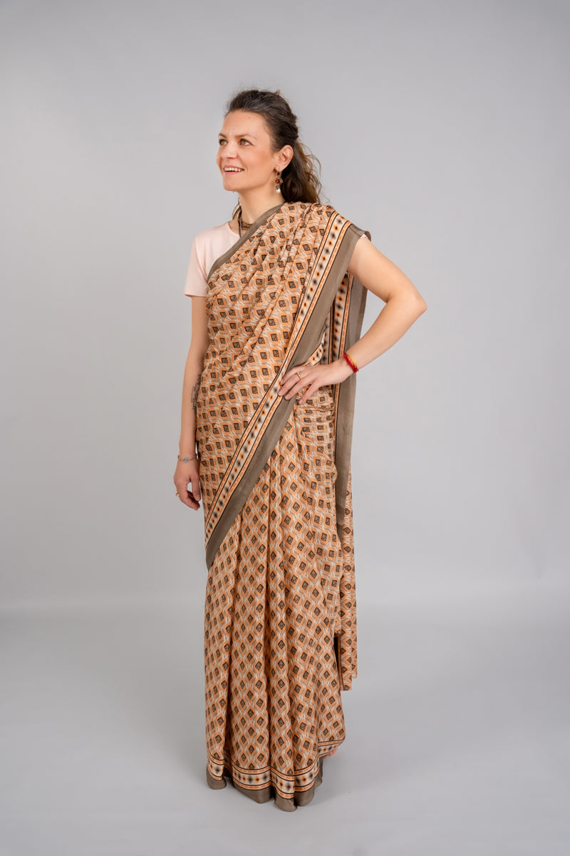 Saree in seta crepe di corallo
