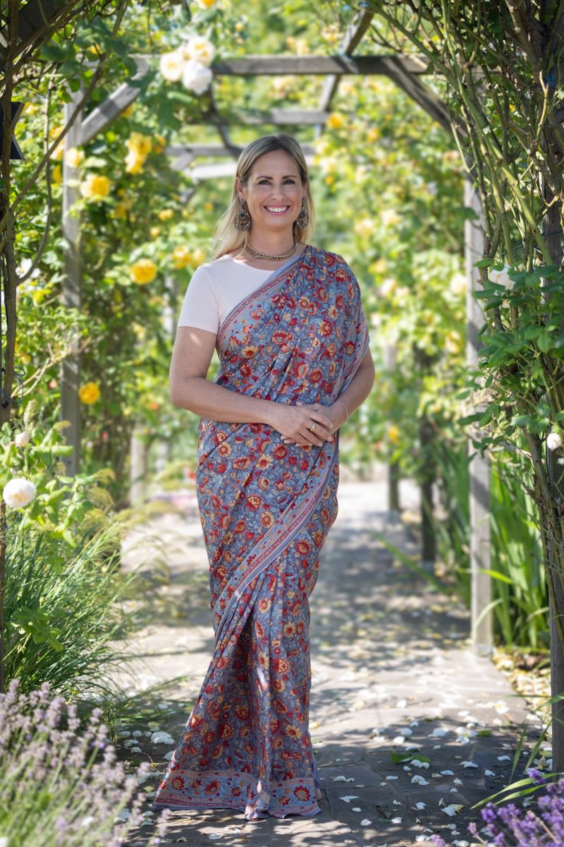 Saree in crepe di seta blu chiaro e grigio