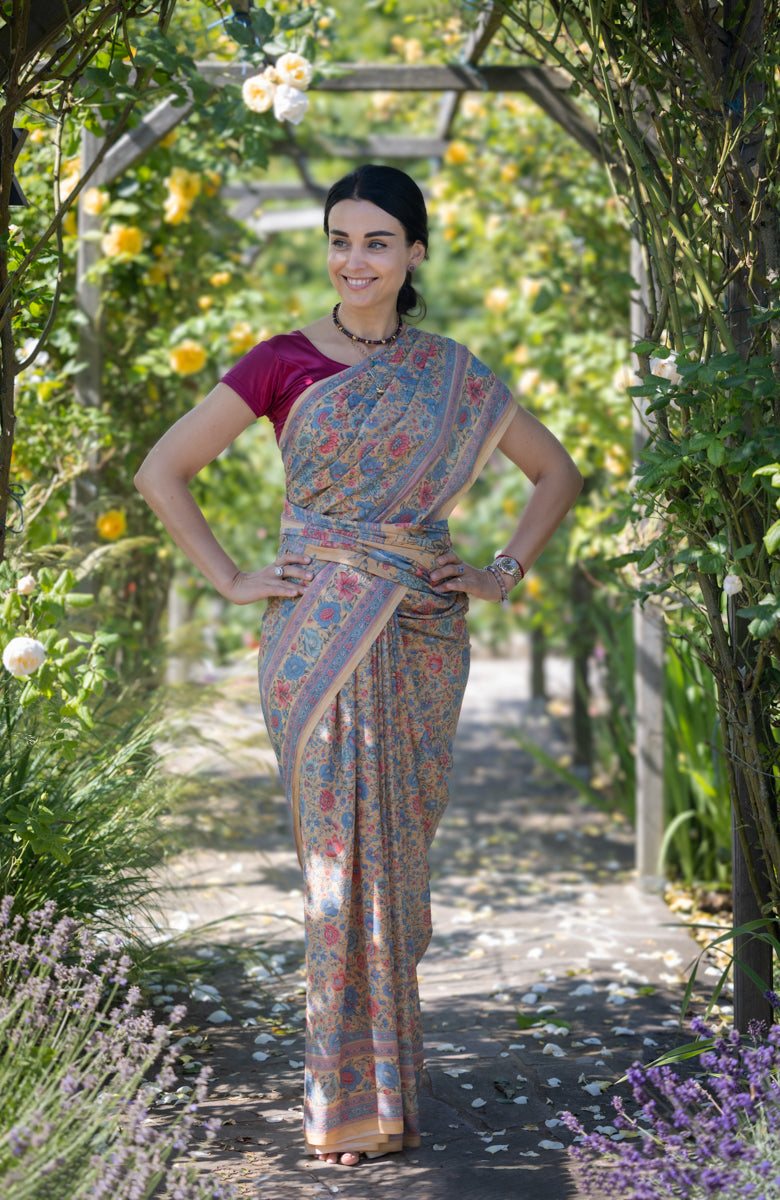 Saree in seta crepe di poli di Marigold dorato