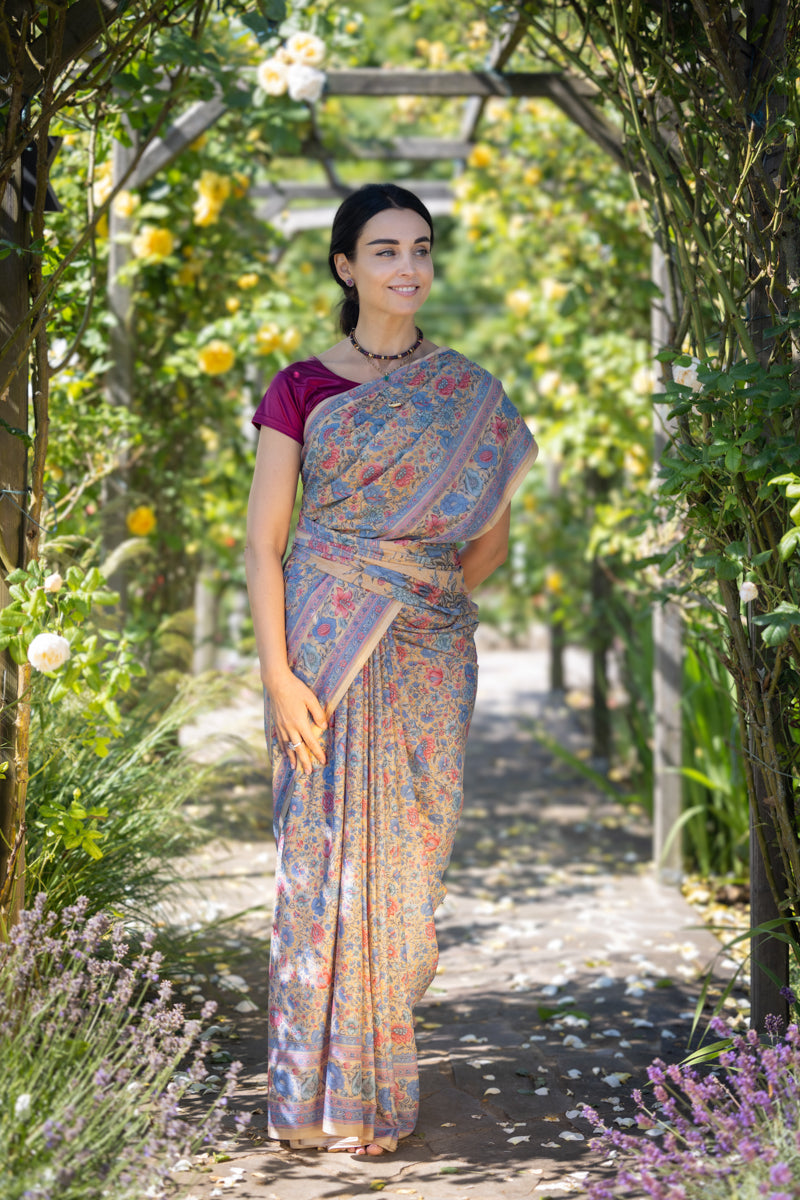 Saree in seta crepe di poli di Marigold dorato