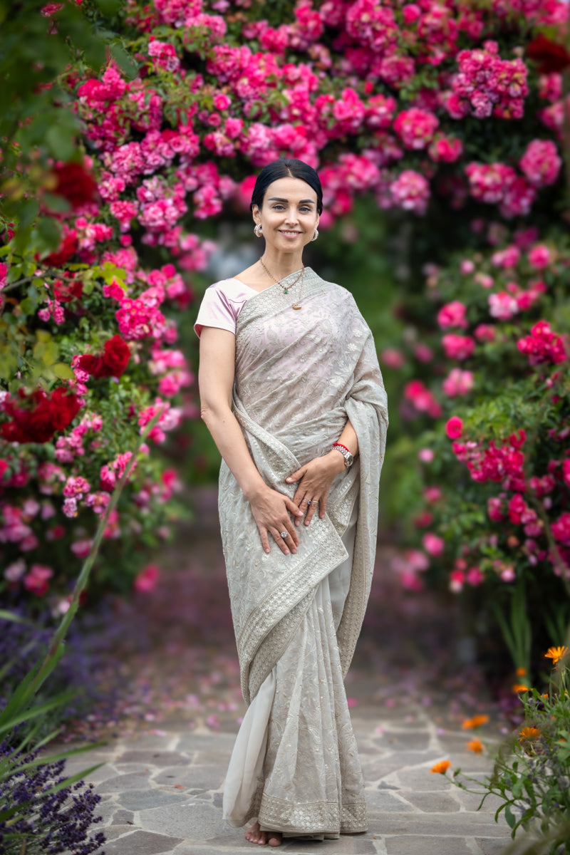 Sari in georgette ricamato con goccia d'argento