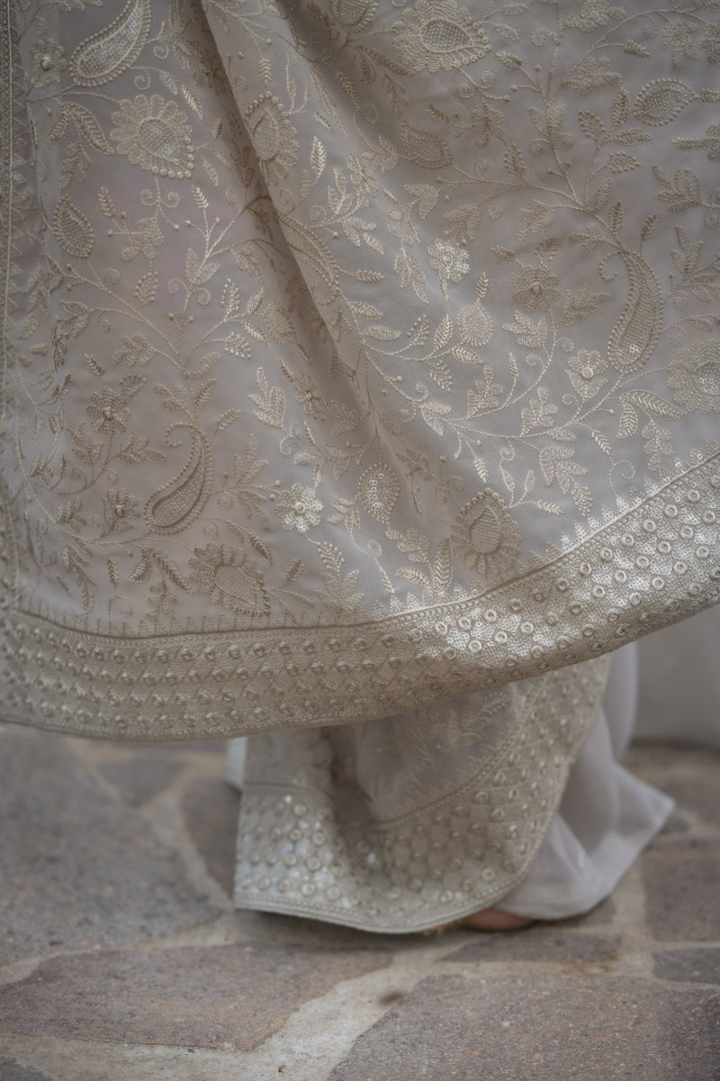 Sari in georgette ricamato con goccia d'argento