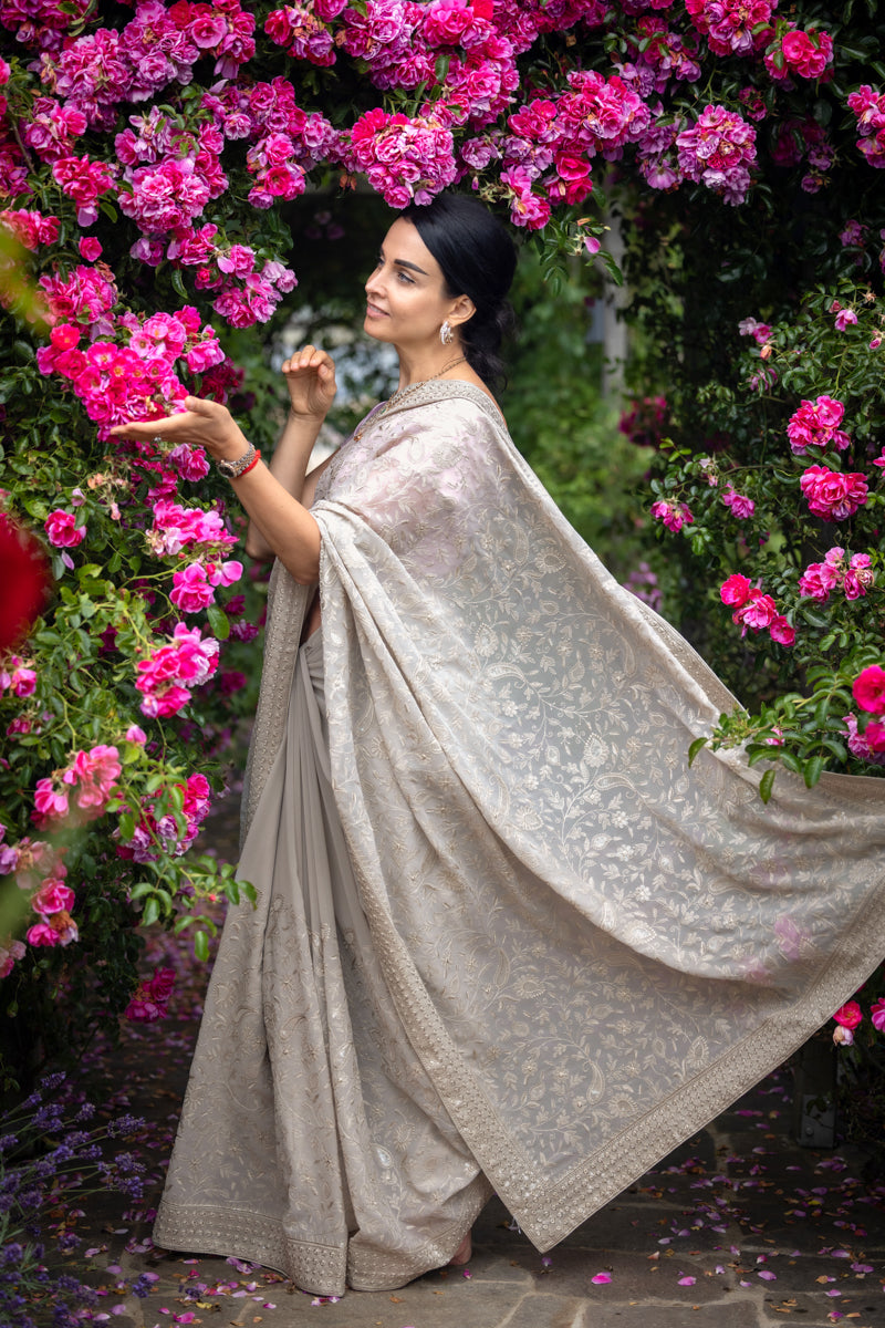 Sari in georgette ricamato con goccia d'argento