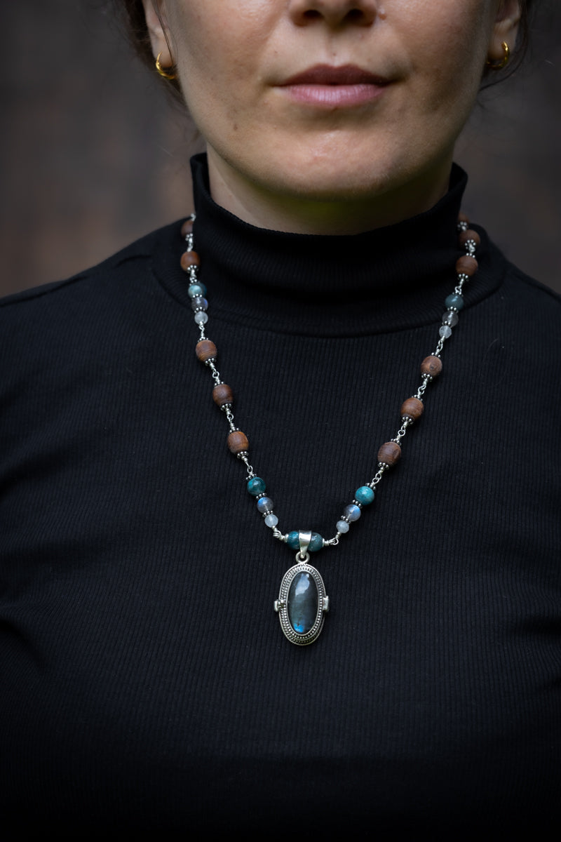 PENDANT LOCKET: Labradorite