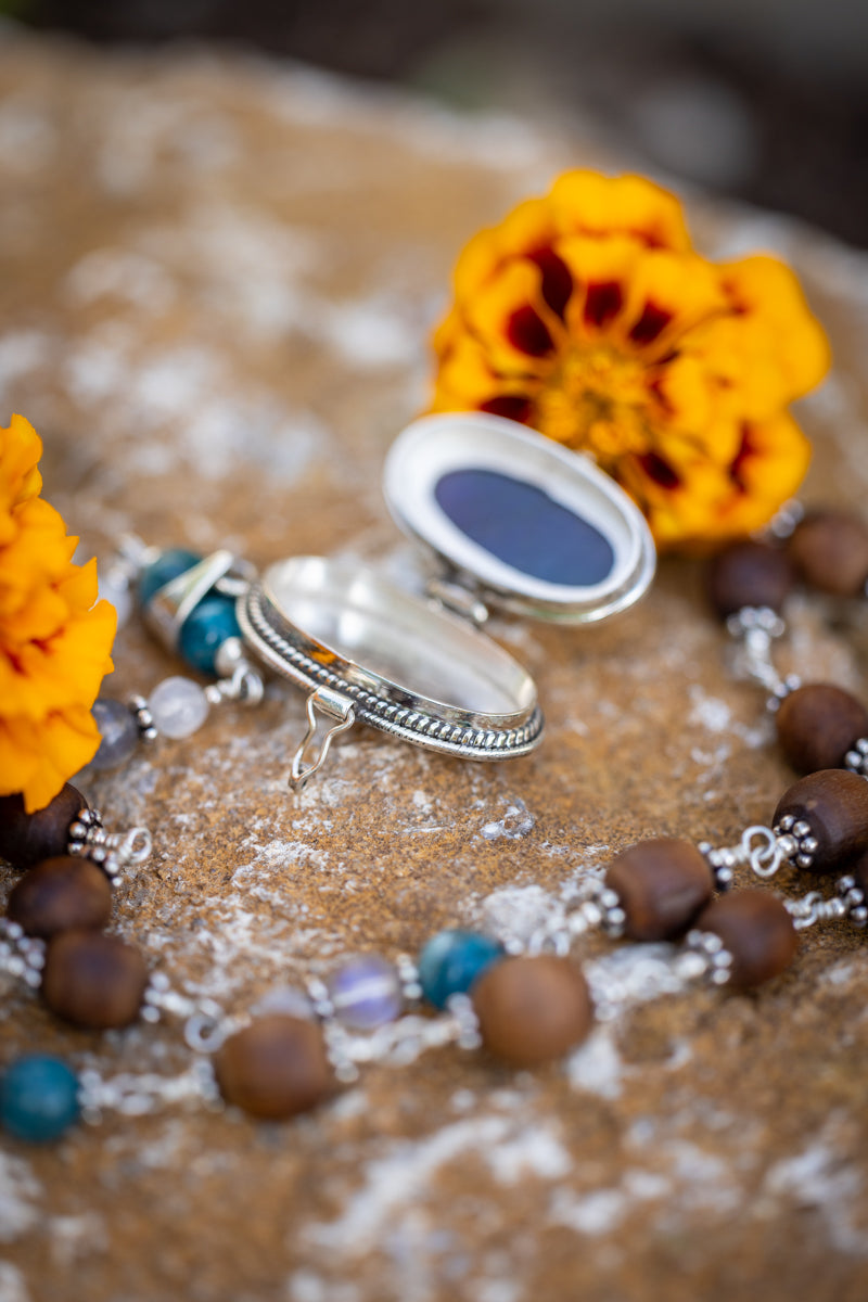 PENDANT LOCKET: Labradorite