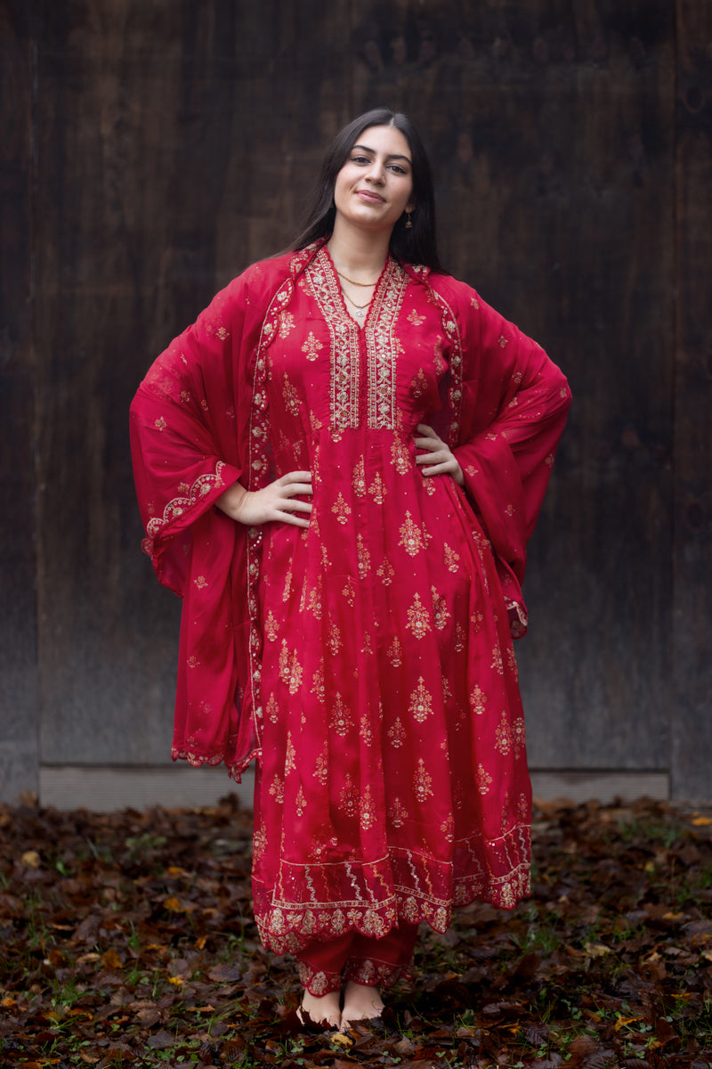 Kurti Anarkali ricamato rosso con pantaloni e dupatta