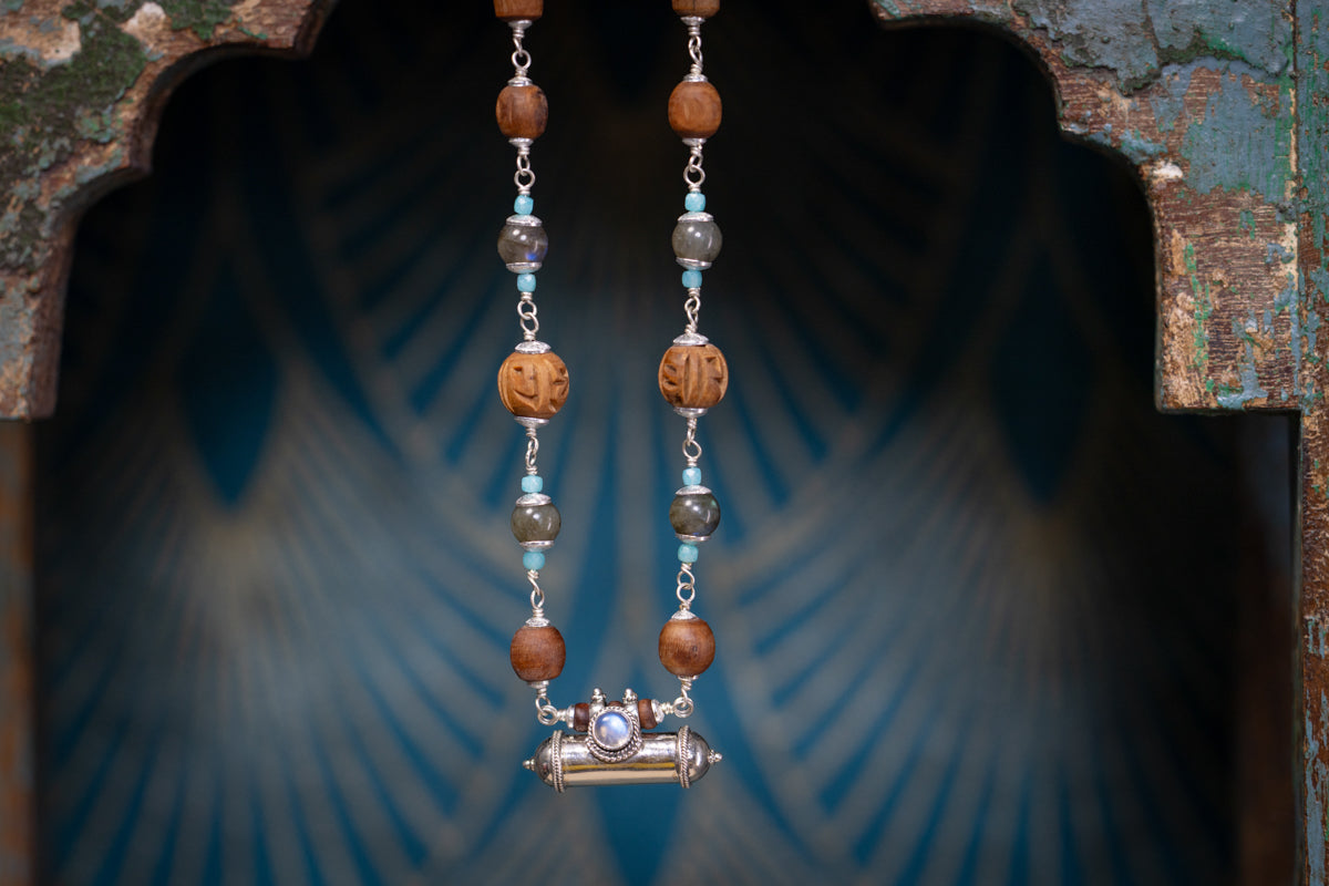 POWER LOCKET: Labradorite's Mystery
