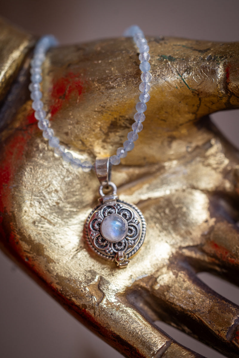 PENDANT LOCKET: Moonstone