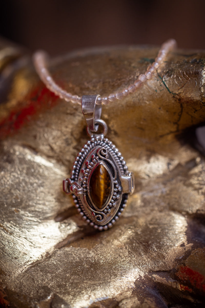 PENDANT LOCKET: Tiger Eye