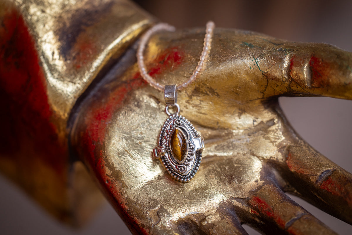PENDANT LOCKET: Tiger Eye