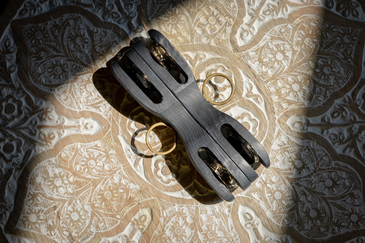 Kartal Wooden Pair / Chipli Ringwala Kartal, dark