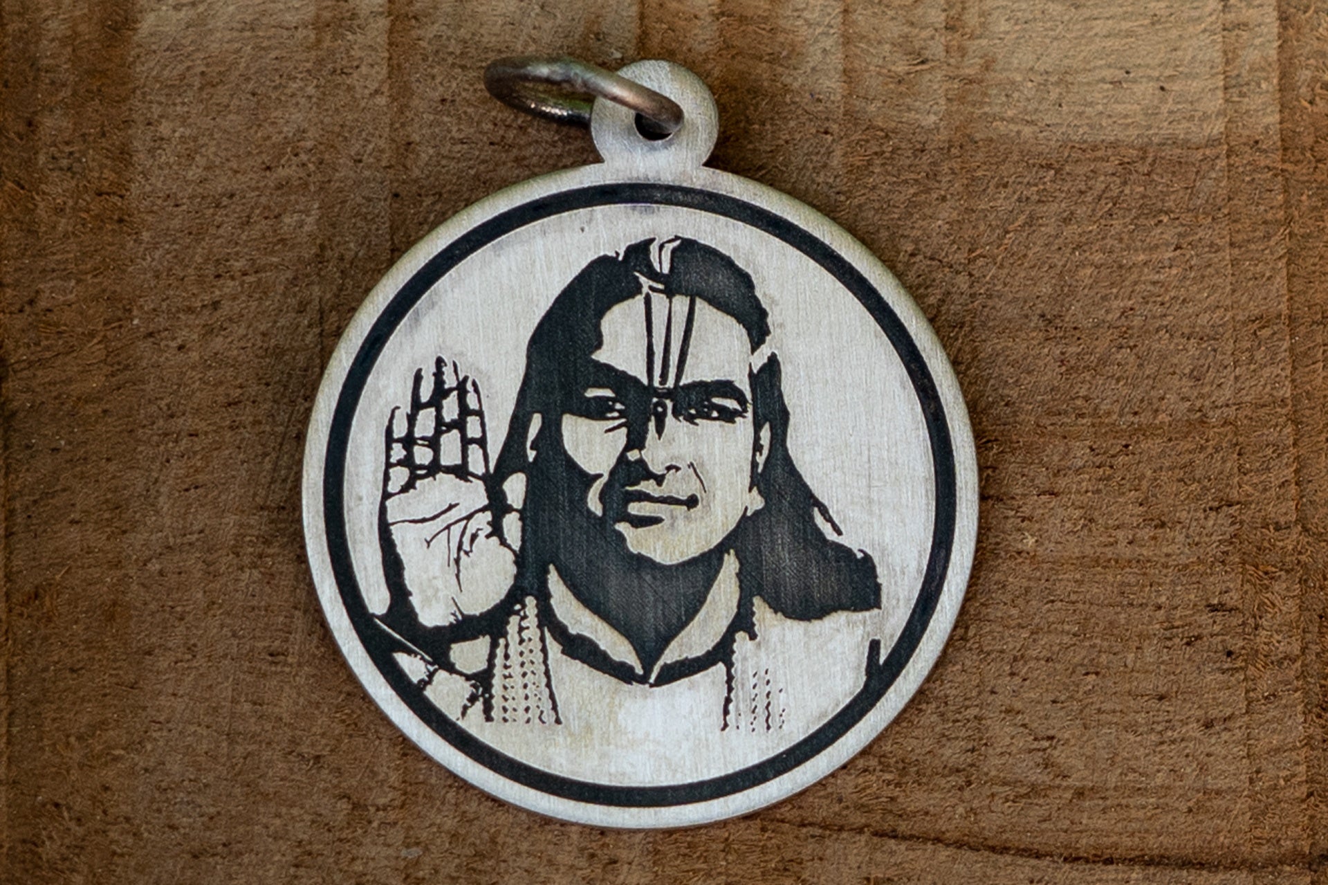 Pendant round 'Paramahamsa Vishwananda'