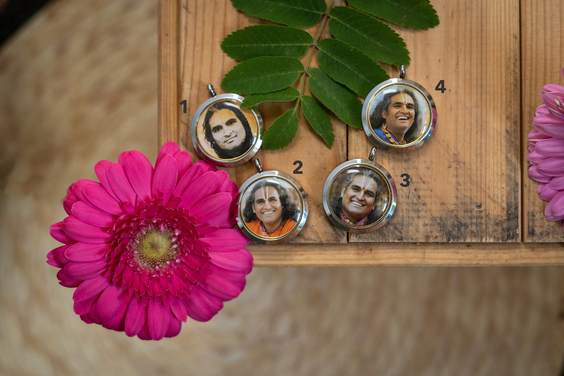 Relic Holder with 'Paramahamsa Vishwananda' picture