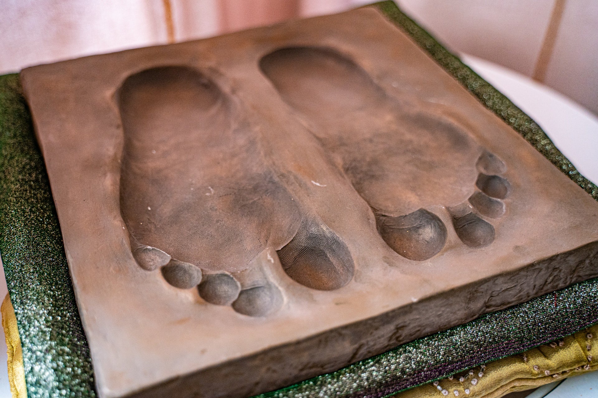 Feet imprint 'Paramahamsa Vishwananda'