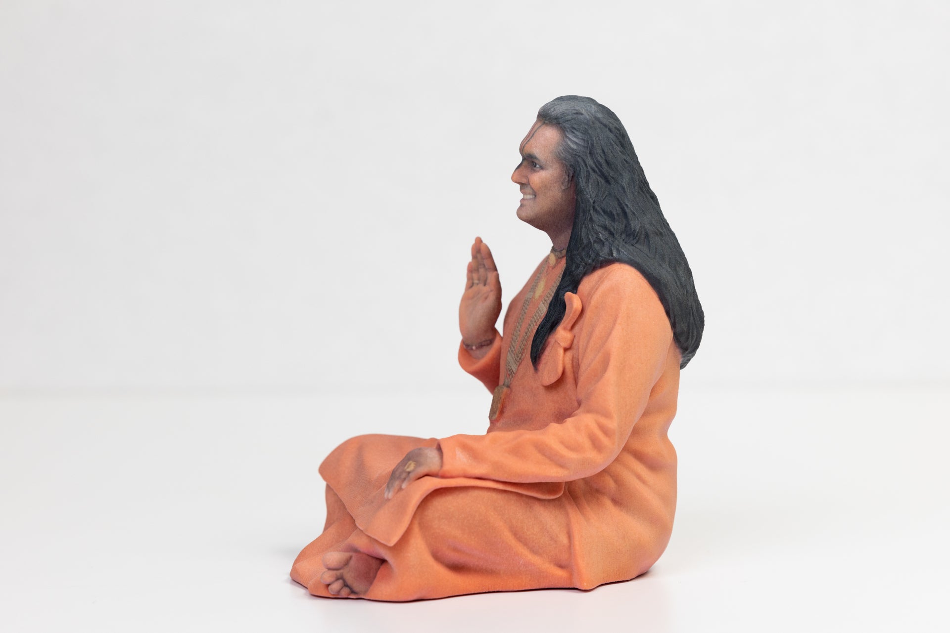 Murti 3D di Paramahamsa Vishwananda: seduto - 6 pollici