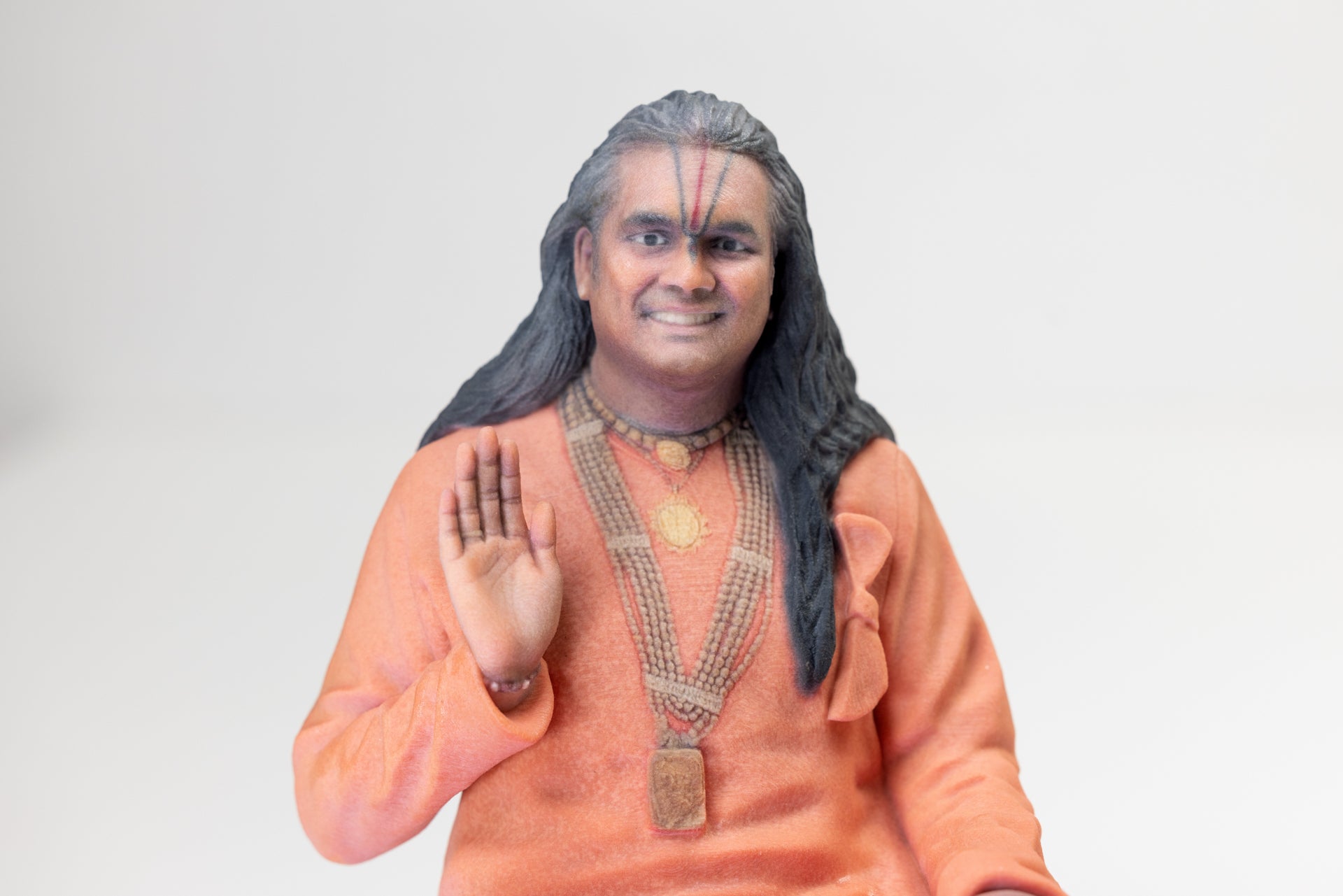 Murti 3D di Paramahamsa Vishwananda: seduto - 6 pollici