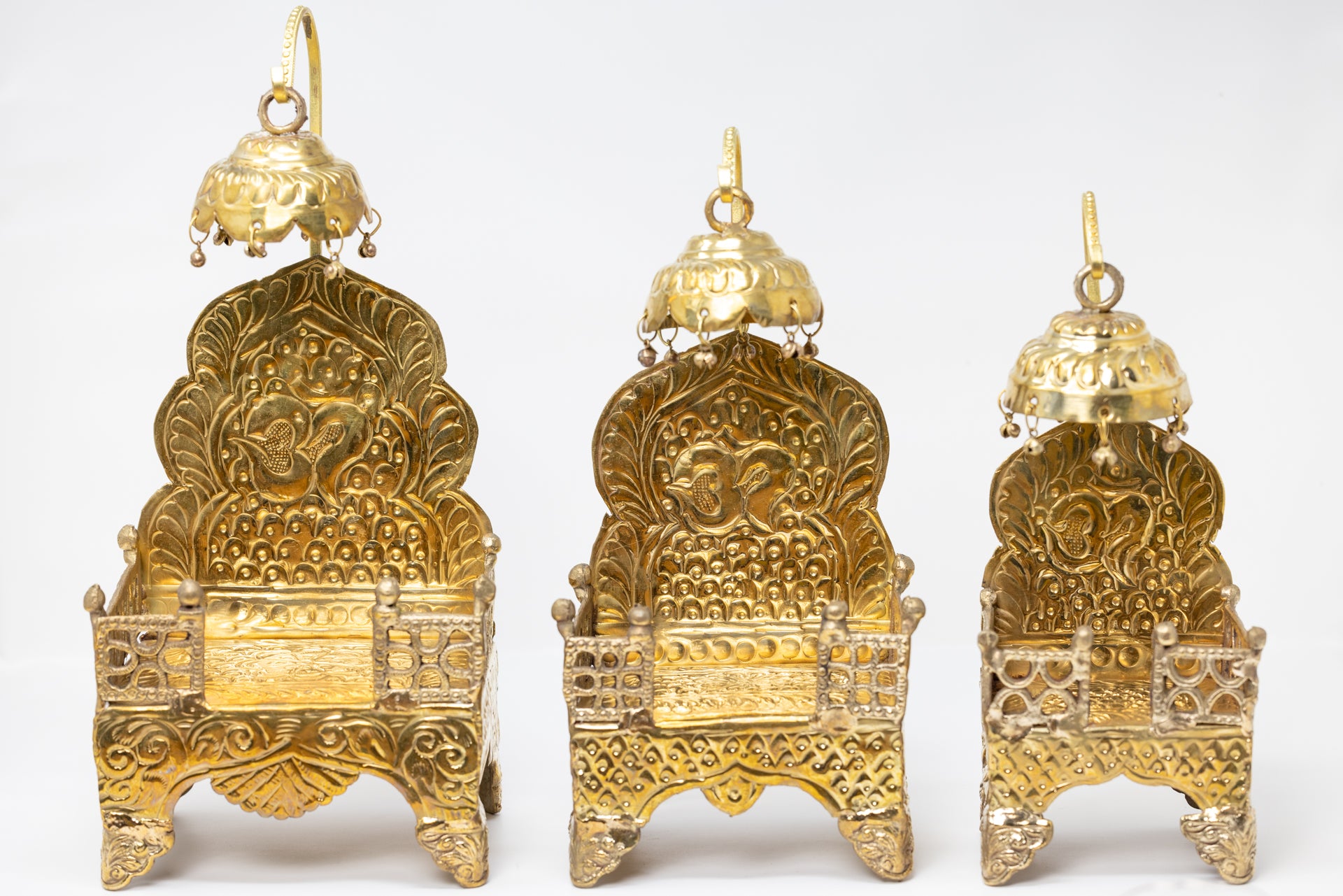 Deity Asana: rectangular Singhasan with Chatar