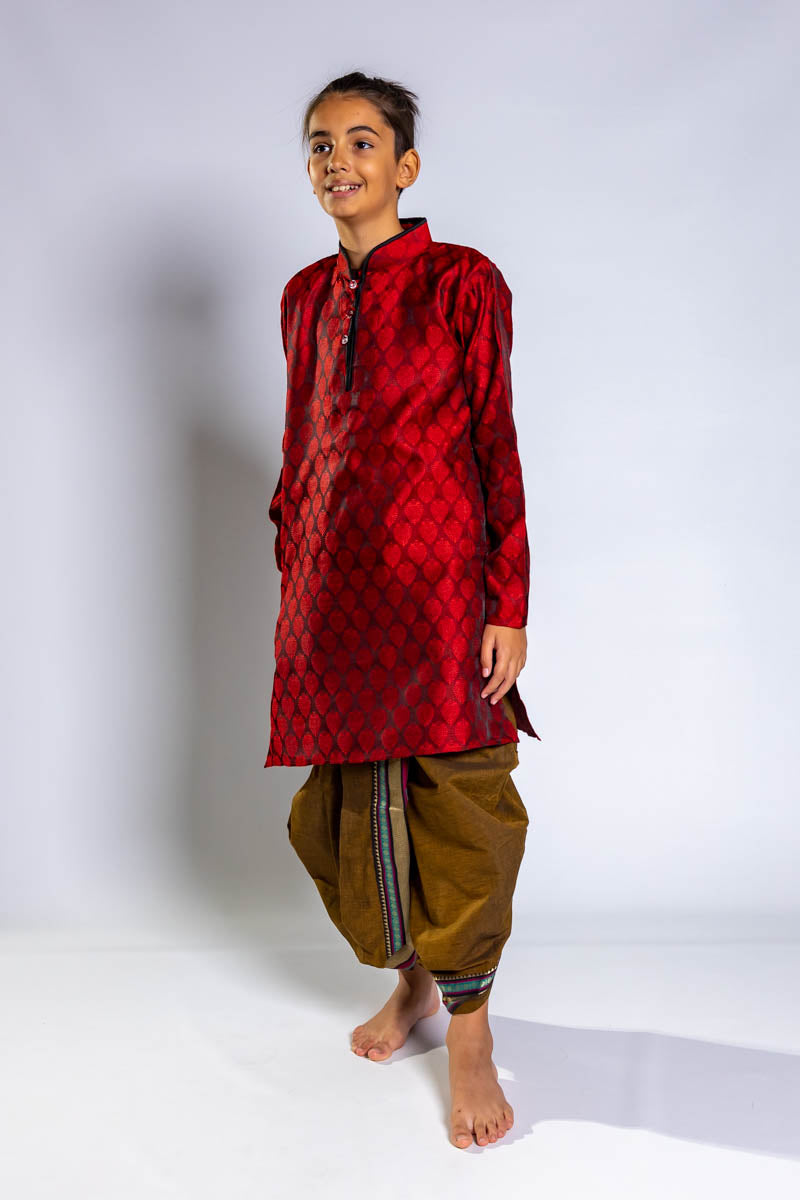 Set Kurta Jacquard rosso fienile, taglia 28