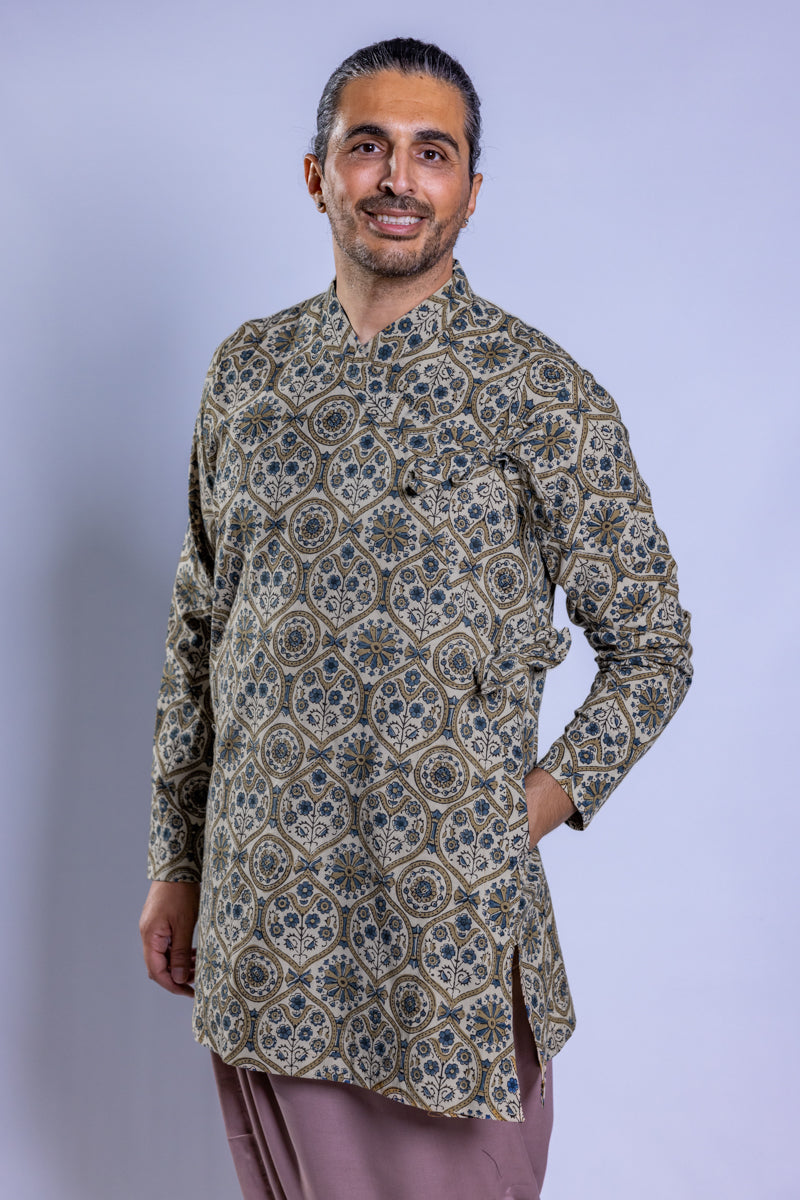 Bagal Bandi Kurta, manica lunga