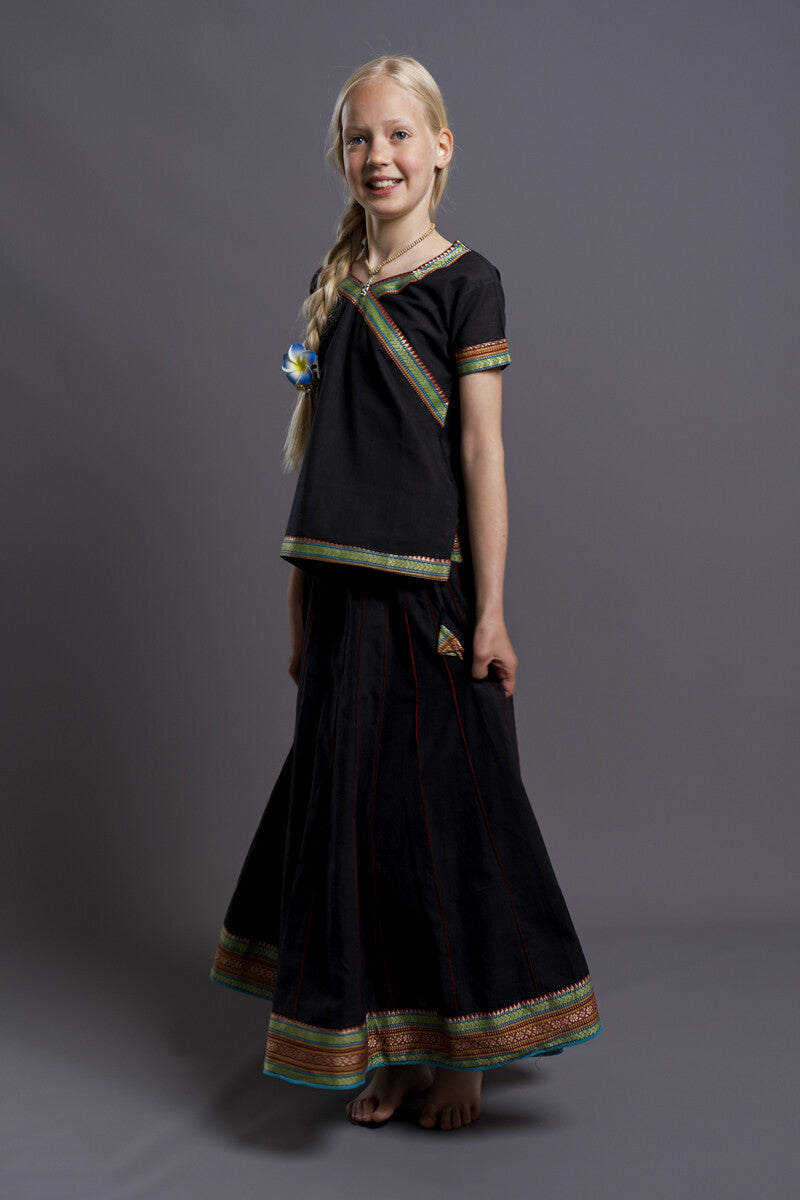 #Colour_Black