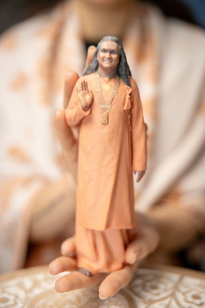 Murti 3D di Paramahamsa Vishwananda: in piedi - 8 pollici