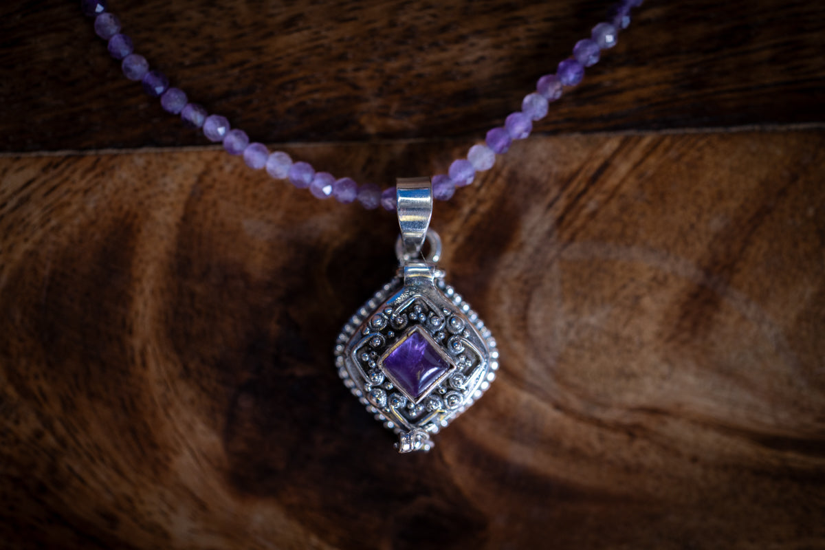 PENDANT LOCKET: Amethyst