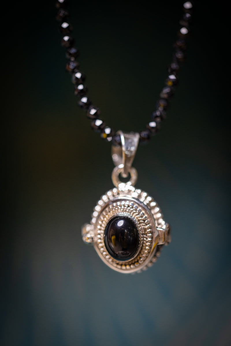 PENDANT LOCKET: Black Jade