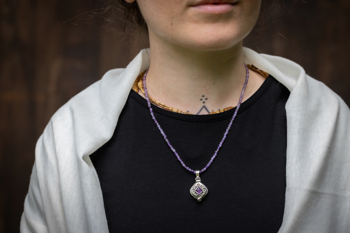 PENDANT LOCKET: Amethyst