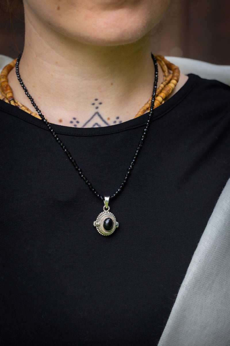 PENDANT LOCKET: Black Jade