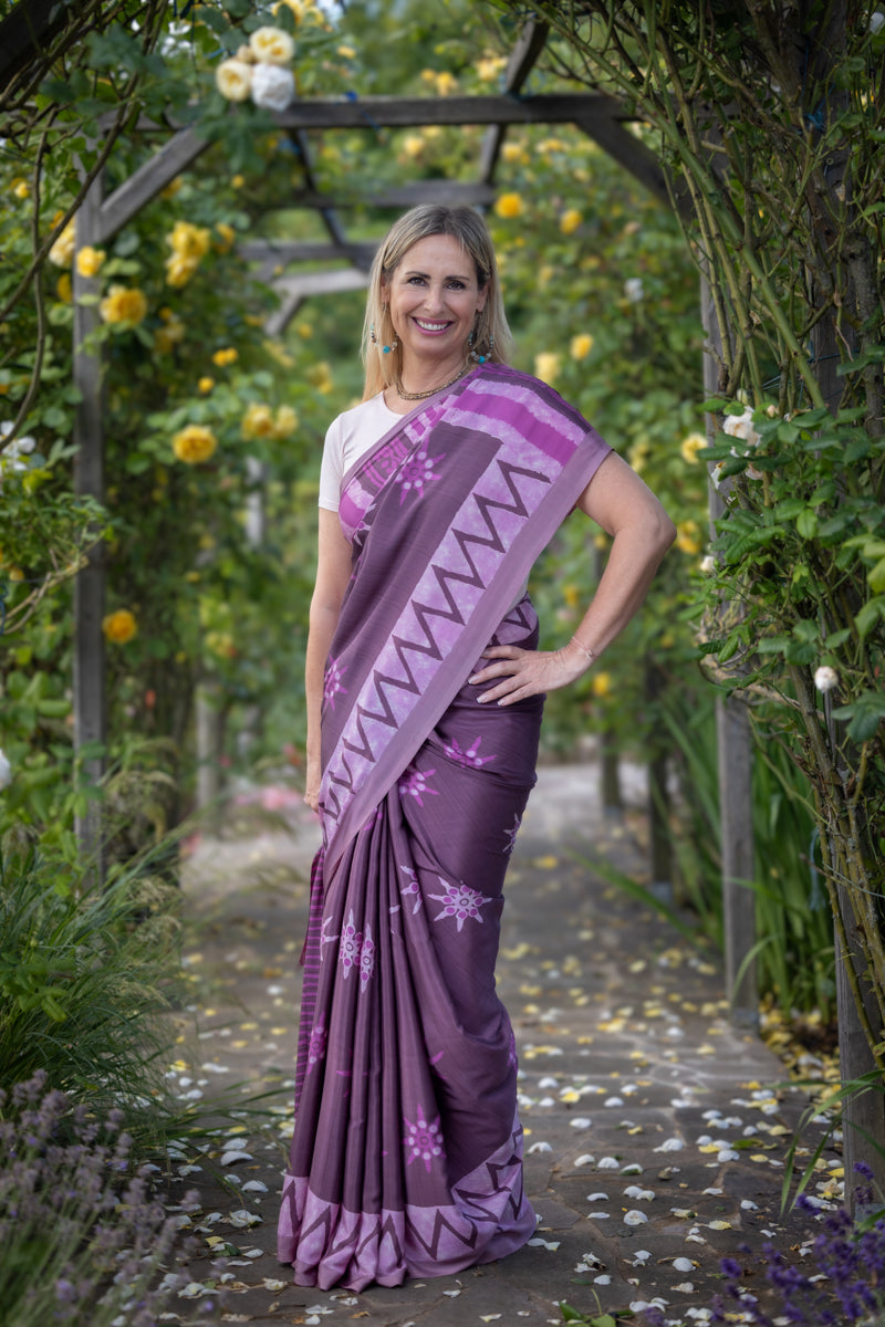 Saree in seta crepe di poliestere color uva scuro