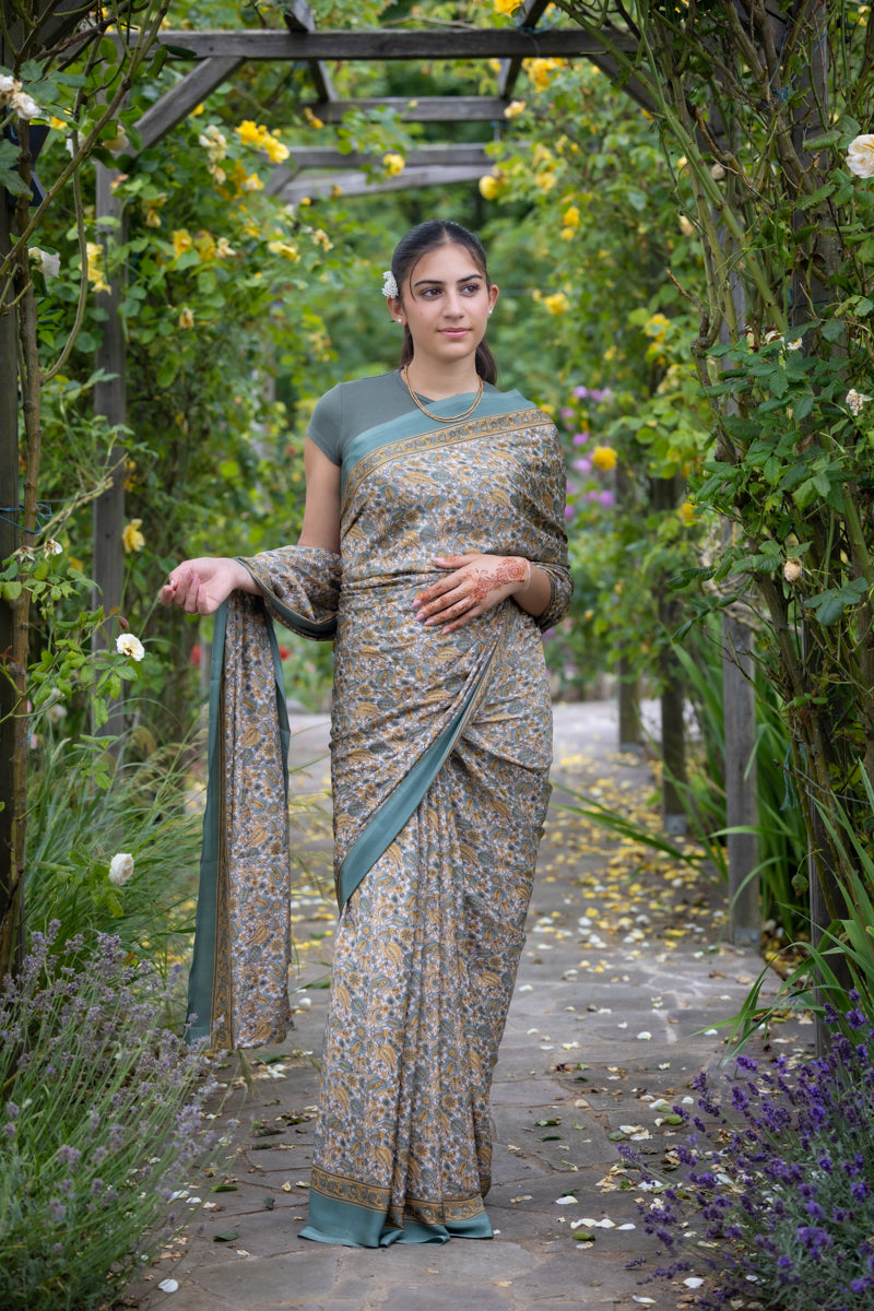 Saree in seta crepe di poliestere verde palazzo