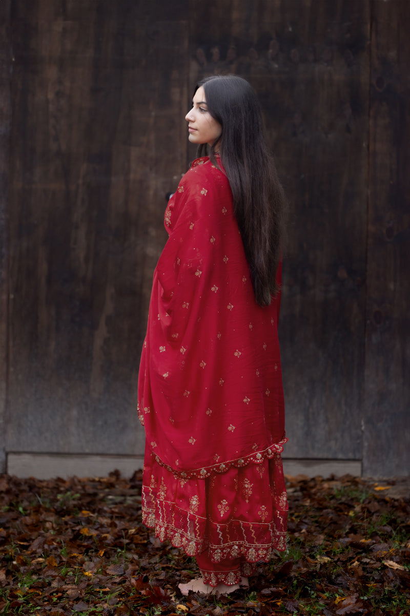 Kurti Anarkali ricamato rosso con pantaloni e dupatta