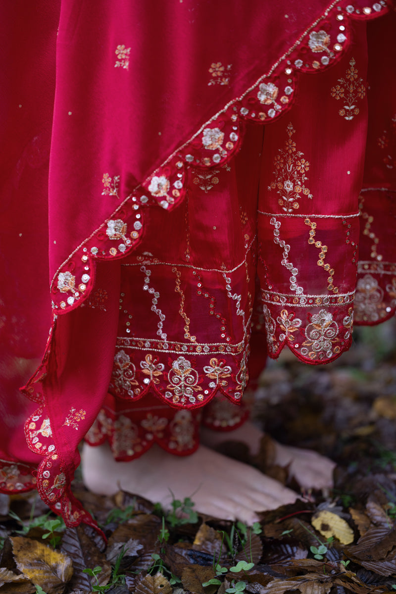 Kurti Anarkali ricamato rosso con pantaloni e dupatta