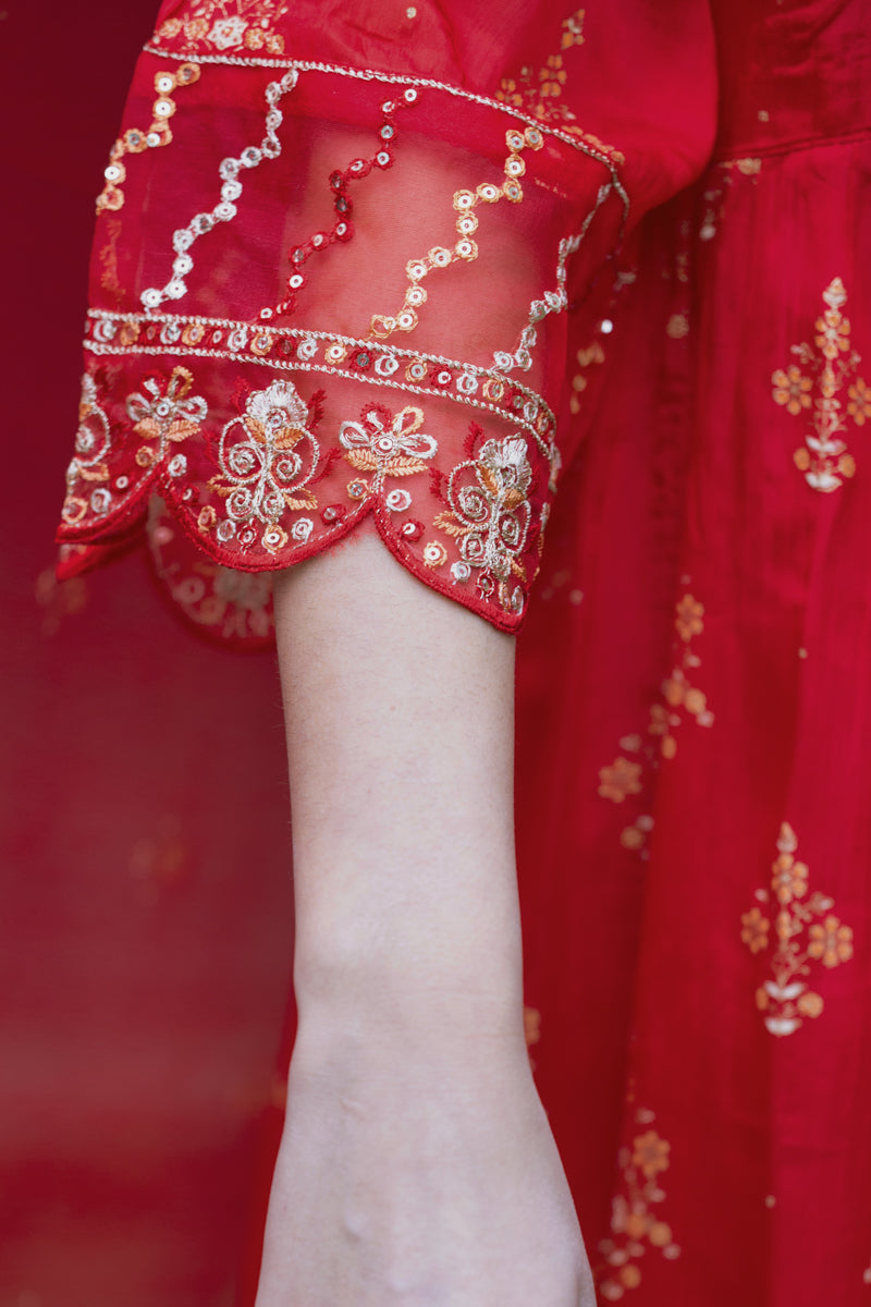 Kurti Anarkali ricamato rosso con pantaloni e dupatta