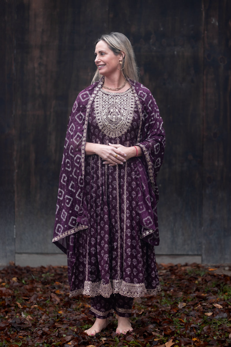 Kurti Anarkali ricamato viola con pantaloni e dupatta