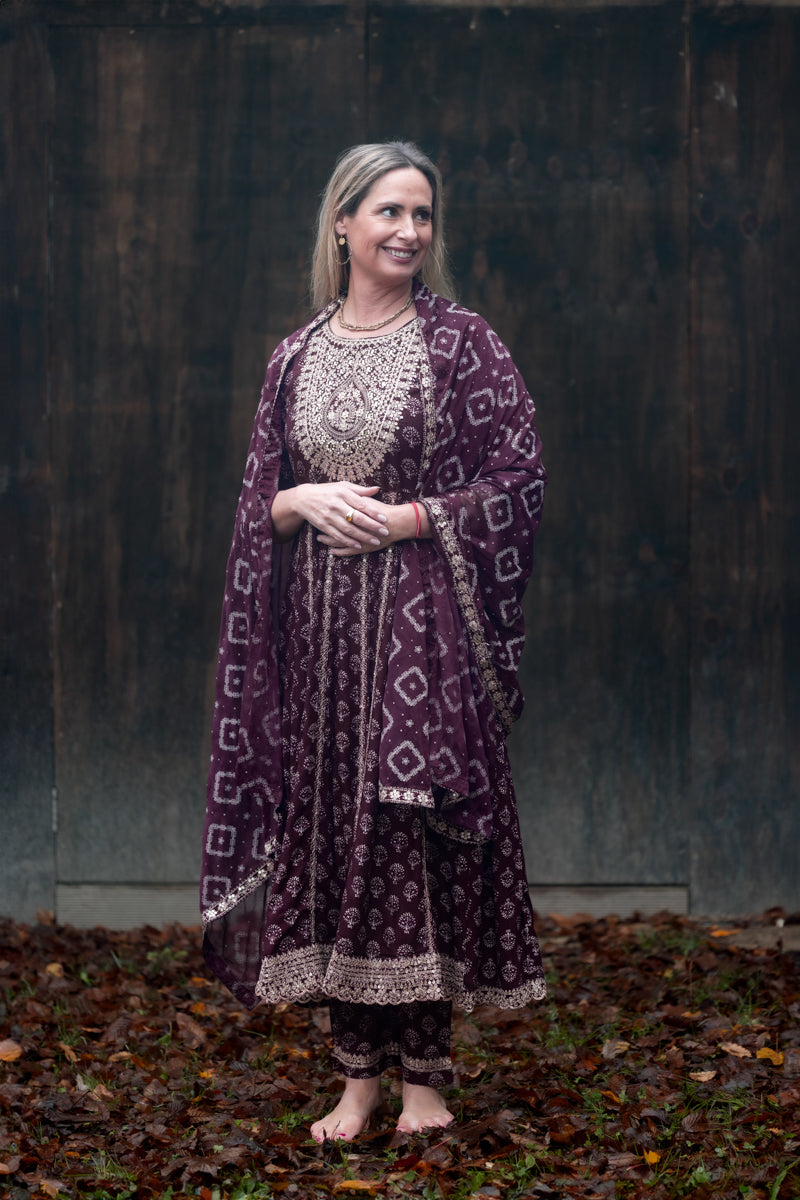 Kurti Anarkali ricamato viola con pantaloni e dupatta