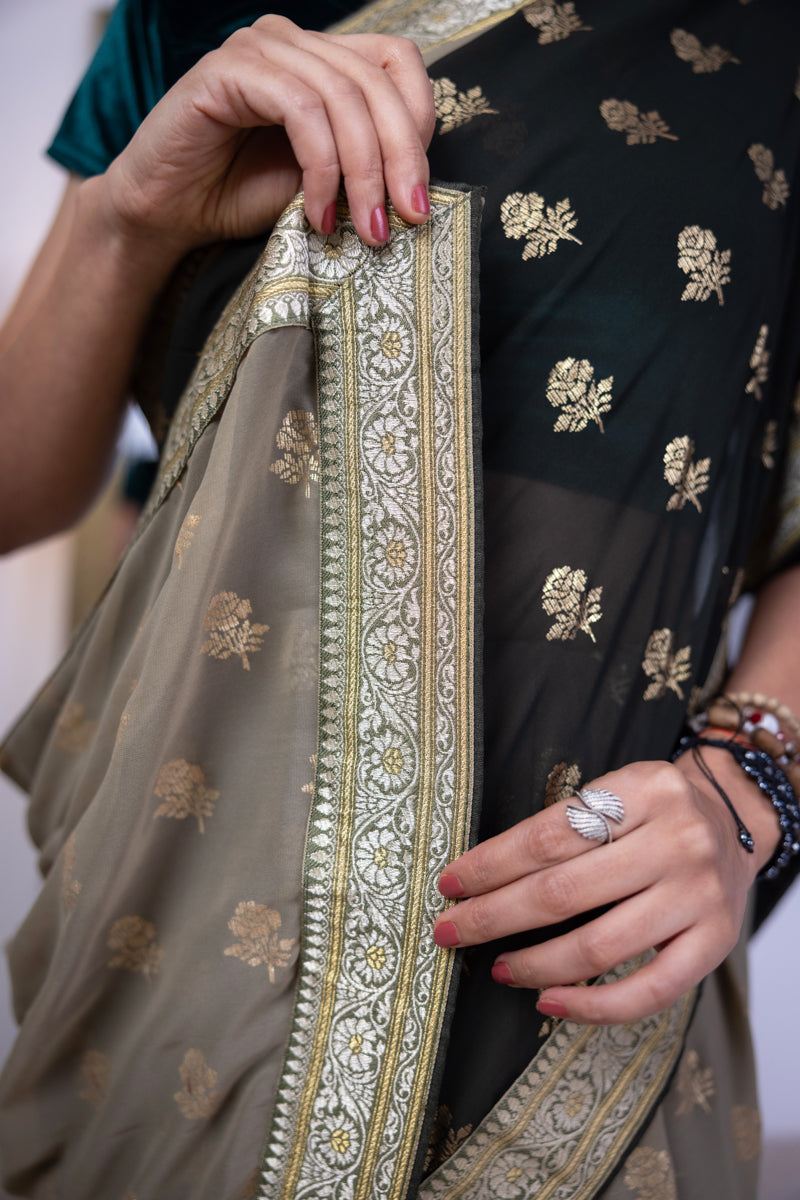 Saree in georgette verde muschio nebbioso