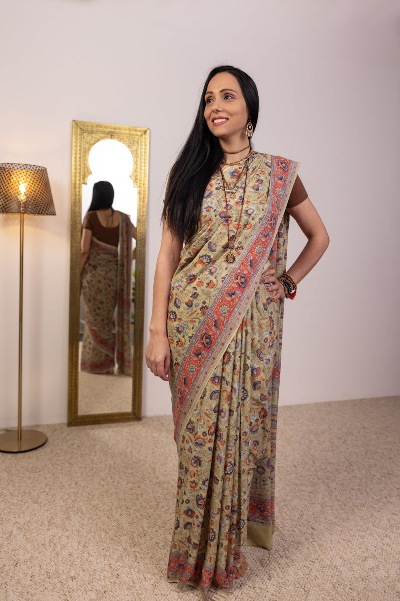 Saree in crepe di seta verde pistacchio